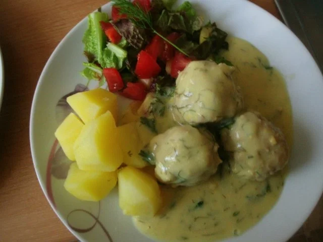 Putenhackbällchen in Dillsauce - Rezept