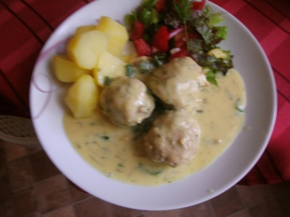 Putenhackbällchen in Dillsauce - einfach - 71 kcal/100g
