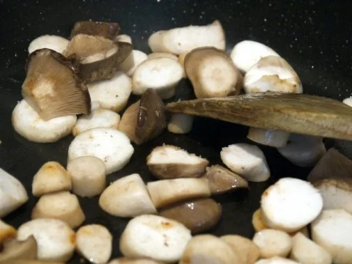 Rezept: Rindergeschnetzeltes mit Kräuterseitlingen und Vollkorn-Basmati-Reis Bild Nr. 10 Rindergeschnetzeltes mit Kräuterseitlingen und Vollkorn-Basmati-Reis - Rezept - Bild Nr. 10