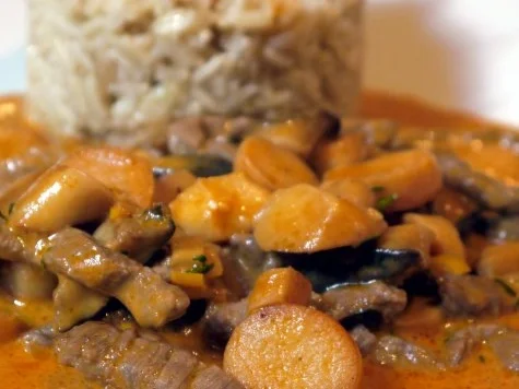 Rezept: Rindergeschnetzeltes mit Kräuterseitlingen und Vollkorn-Basmati-Reis Rindergeschnetzeltes mit Kräuterseitlingen und Vollkorn-Basmati-Reis - Rezept