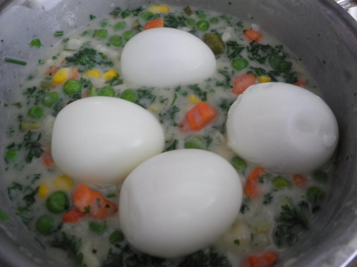Fleischlos : Eier in Petersiliengemüse mit Pellkartoffeln - Rezept - Bild Nr. 3