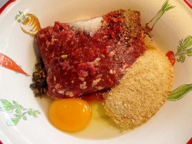 Rezept: Hackbällchen in pikanter Paprikasoße Bild Nr. 2 Hackbällchen in pikanter Paprikasoße - Rezept - Bild Nr. 2