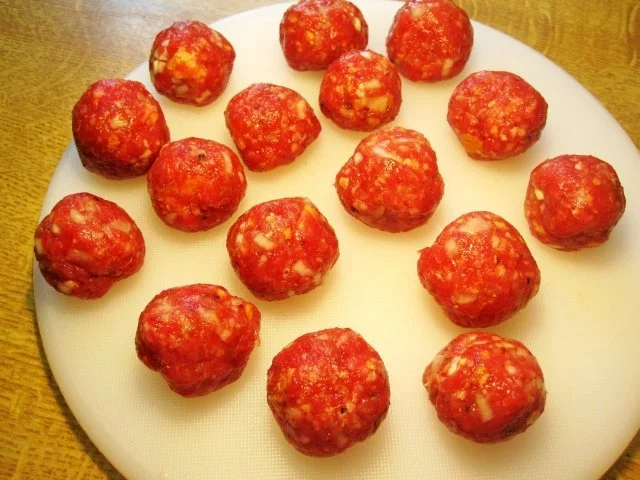 Rezept: Hackbällchen in pikanter Paprikasoße Bild Nr. 3 Hackbällchen in pikanter Paprikasoße - Rezept - Bild Nr. 3