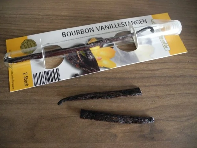 Dessert : Vanillepudding an gedünsteten Pflaumen - Rezept - Bild Nr. 2