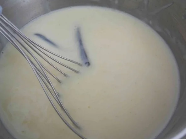 Dessert : Vanillepudding an gedünsteten Pflaumen - Rezept - Bild Nr. 3