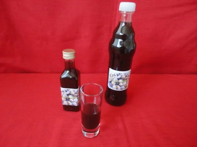 Rezept: Haselnuss Likör Bild Nr. 2 Haselnuss Likör - Rezept - Bild Nr. 2