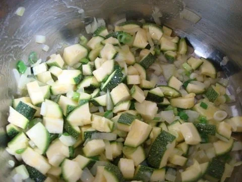Rezept: Zucchinisüppchen mit Currynote Bild Nr. 6 Zucchinisüppchen mit Currynote - Rezept - Bild Nr. 6