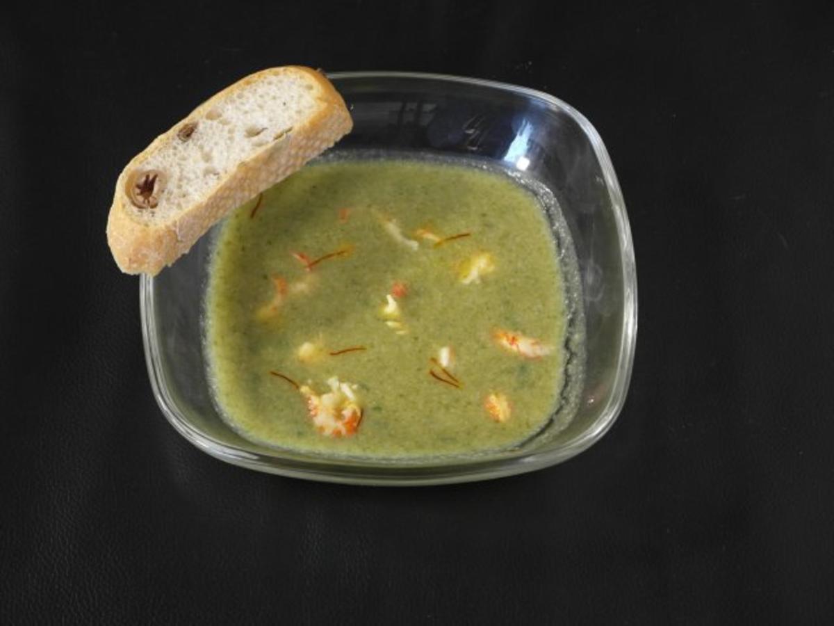 Bilder für Radieschen-Blätter-Crèmesuppe, dazu in Safran-Butter geschwenkte Flusskrebse - Rezept