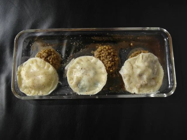 Rezept: Dreierlei gefüllte Ravioli: Weißes Rind, Jakobsmuscheln & Mangold-Pfefferminzfüllung Dreierlei gefüllte Ravioli: Weißes Rind, Jakobsmuscheln & Mangold-Pfefferminzfüllung - Rezept