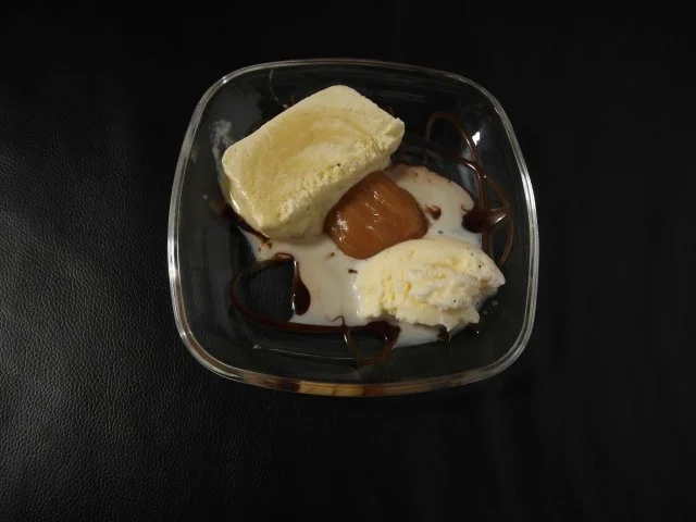 Honigeis-Parfait an Rhabarber - Rezept