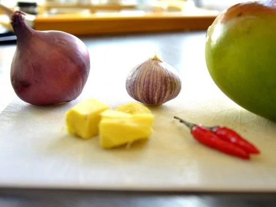 Rezept: Mango-Chili-Eis an Sesam-Jakobsmuscheln Bild Nr. 2 Mango-Chili-Eis an Sesam-Jakobsmuscheln - Rezept - Bild Nr. 2