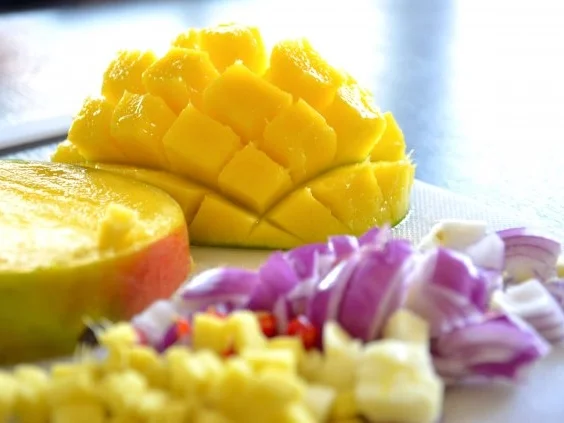 Rezept: Mango-Chili-Eis an Sesam-Jakobsmuscheln Bild Nr. 3 Mango-Chili-Eis an Sesam-Jakobsmuscheln - Rezept - Bild Nr. 3