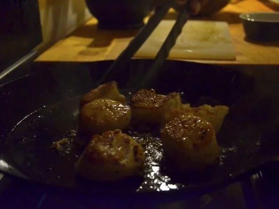 Rezept: Mango-Chili-Eis an Sesam-Jakobsmuscheln Bild Nr. 7 Mango-Chili-Eis an Sesam-Jakobsmuscheln - Rezept - Bild Nr. 7