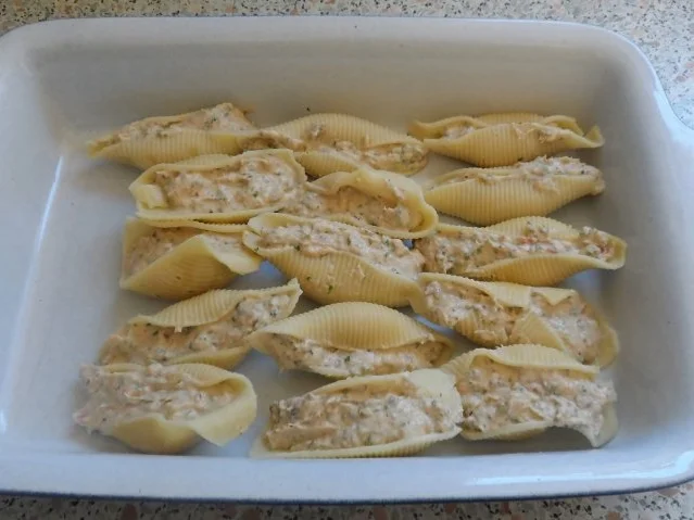 Gratinierte Conchiglie mit Forellen-Ruccola-Füllung in Meerrettich-Limetten-Sosse - Rezept - Bild Nr. 8