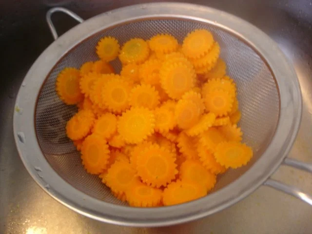 Forellenfilets mit Möhrenblüten - Rezept - Bild Nr. 4