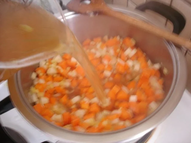 Möhrencremesuppe mit Ingwer und Schmand - Rezept - Bild Nr. 7