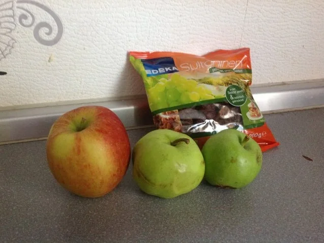 Echte holländische oliebollen Teigspezialität mit Rosinen und Äpfeln - Rezept - Bild Nr. 2