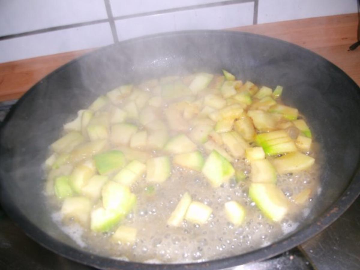 Kartoffelsalat aus der Pfanne mit Gurke und Zucchini - Rezept - Bild Nr. 5