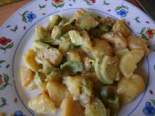 Kartoffelsalat aus der Pfanne mit Gurke und Zucchini - Rezept
