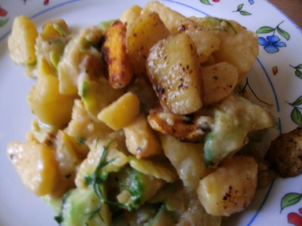 Kartoffelsalat aus der Pfanne mit Gurke und Zucchini - Rezept - Bild Nr. 3