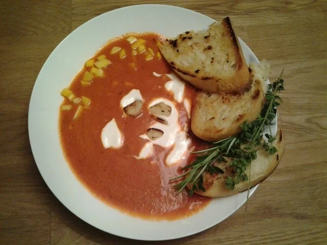 Rezept: Tomatensuppe mit Zucchini Tomatensuppe mit Zucchini - Rezept