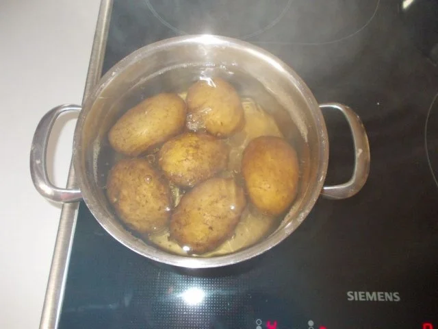 Rezept: Herzhafter Kartoffelsalat mit frischer Gurke Bild Nr. 2 Herzhafter Kartoffelsalat mit frischer Gurke - Rezept - Bild Nr. 2