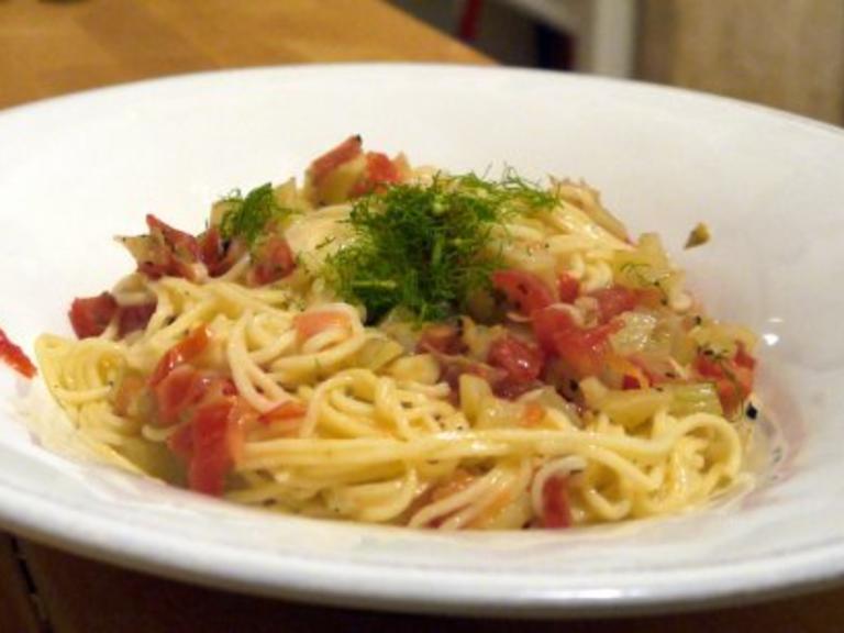 Spaghetti mit Fenchel und Tomaten - einfach - 270 kcal/100g