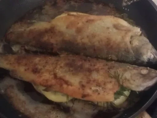 Rezept: Forelle nach Omas Rezept.Dazu Salzkartoffeln mit Zitroneneischnee Forelle nach Omas Rezept.Dazu Salzkartoffeln mit Zitroneneischnee - Rezept