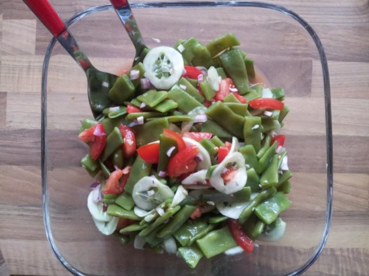 Bilder für Bohnensalat mit Tomaten und Gurke - Rezept