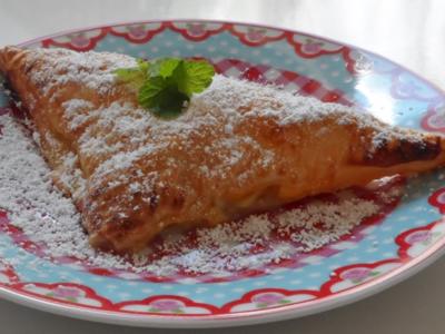 Rezept: Blätterteig: Nekatarinen-Apfeltaschen mit Zitronen-Vanille-Creme Blätterteig: Nekatarinen-Apfeltaschen mit Zitronen-Vanille-Creme - Rezept