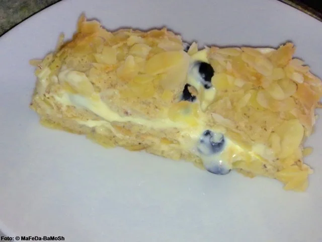 Heidelbeer-Mandel-Biskuitrolle - Rezept - Bild Nr. 2