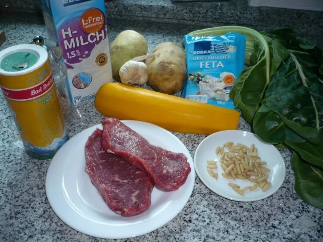 Rezept: Rinderhüfte auf einem Kartoffel-Knoblauch-Pürree mit Zucchinimangoldröllchen Bild Nr. 2 Rinderhüfte auf einem Kartoffel-Knoblauch-Pürree mit Zucchinimangoldröllchen - Rezept - Bild Nr. 2