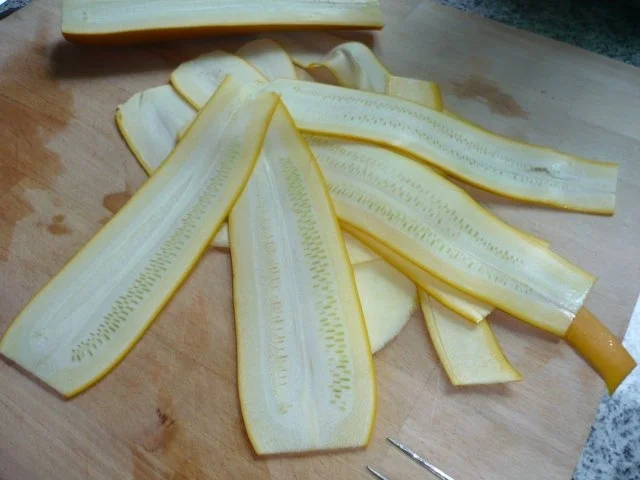 Rezept: Rinderhüfte auf einem Kartoffel-Knoblauch-Pürree mit Zucchinimangoldröllchen Bild Nr. 3 Rinderhüfte auf einem Kartoffel-Knoblauch-Pürree mit Zucchinimangoldröllchen - Rezept - Bild Nr. 3