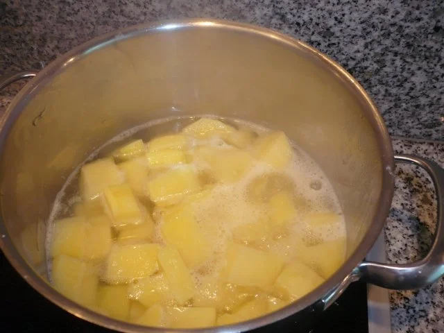 Rezept: Rinderhüfte auf einem Kartoffel-Knoblauch-Pürree mit Zucchinimangoldröllchen Bild Nr. 6 Rinderhüfte auf einem Kartoffel-Knoblauch-Pürree mit Zucchinimangoldröllchen - Rezept - Bild Nr. 6