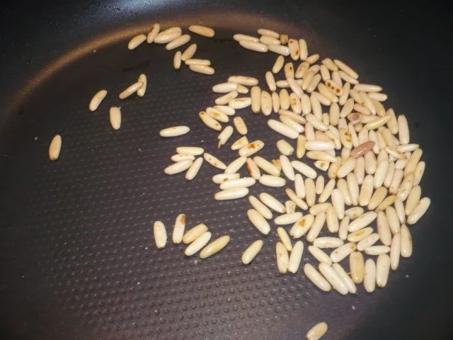 Rezept: Rinderhüfte auf einem Kartoffel-Knoblauch-Pürree mit Zucchinimangoldröllchen Bild Nr. 7 Rinderhüfte auf einem Kartoffel-Knoblauch-Pürree mit Zucchinimangoldröllchen - Rezept - Bild Nr. 7