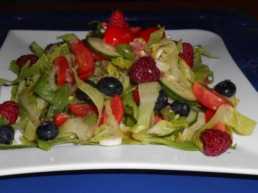 Knackiger Salat mit einem Orangen-Ingwer-Dressing - Rezept
