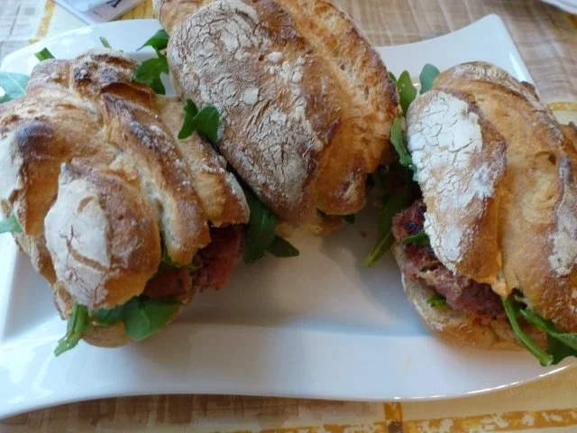 Rezept: Wilde Rauke Burger Bild Nr. 2 Wilde Rauke Burger - Rezept - Bild Nr. 2