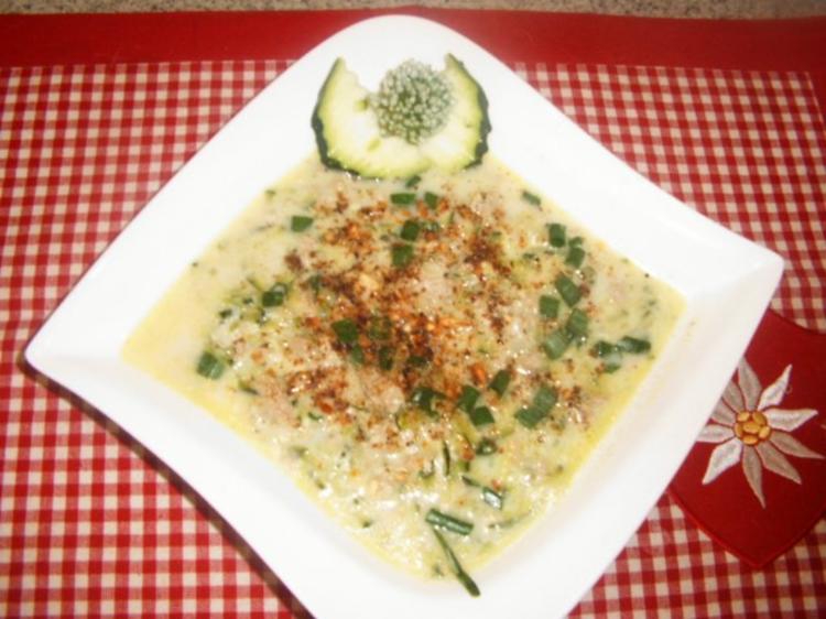 Zucchini-Hack-Käsesuppe - Rezept mit Bild - kochbar.de