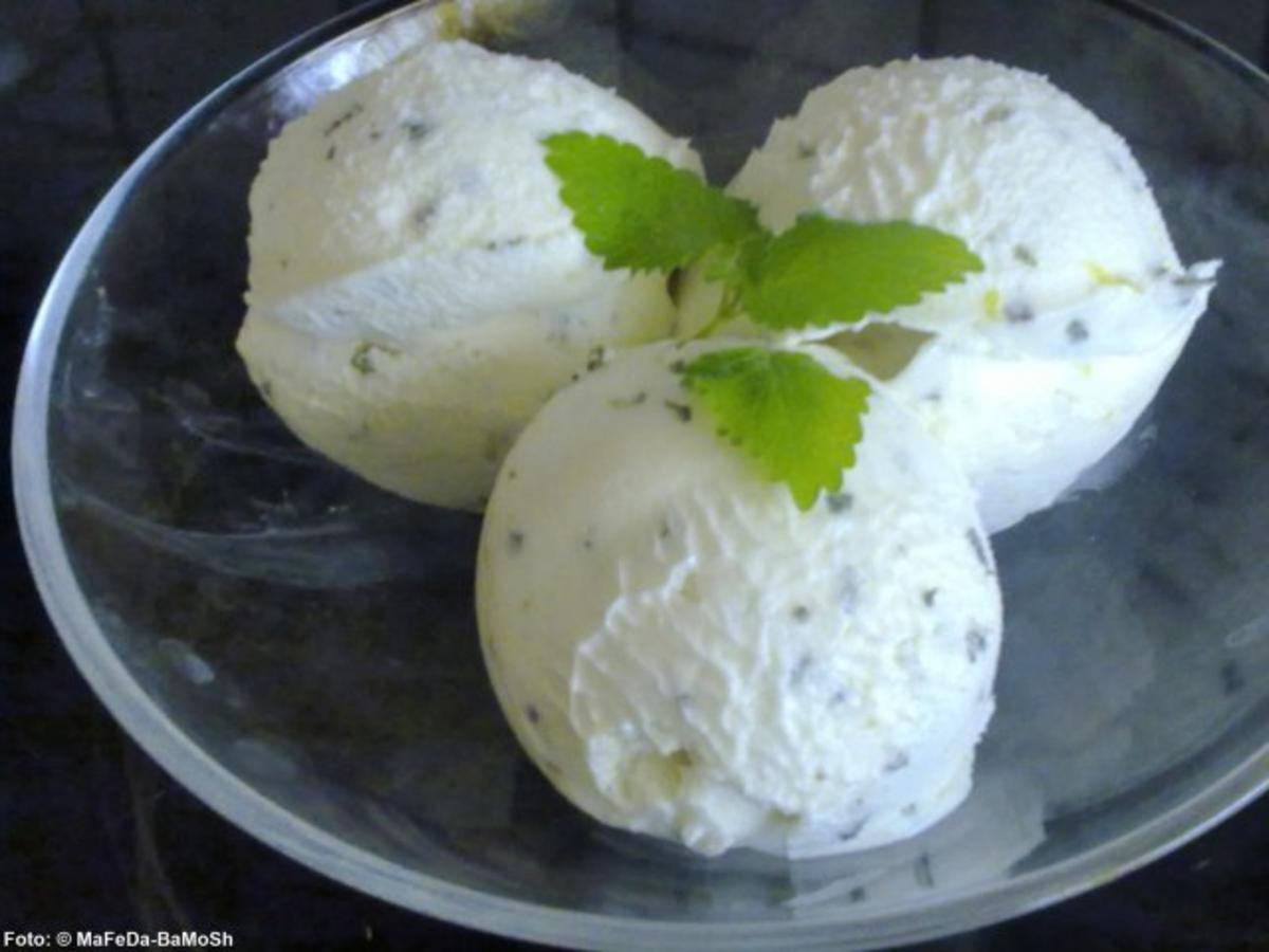 Joghurt-Eis à la Hugo - Rezept