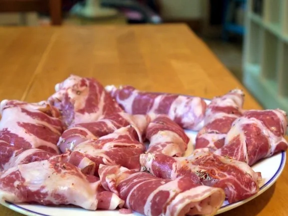 Hähnchenbrust in Pancetta auf sommerlichem Salat - Rezept - Bild Nr. 4