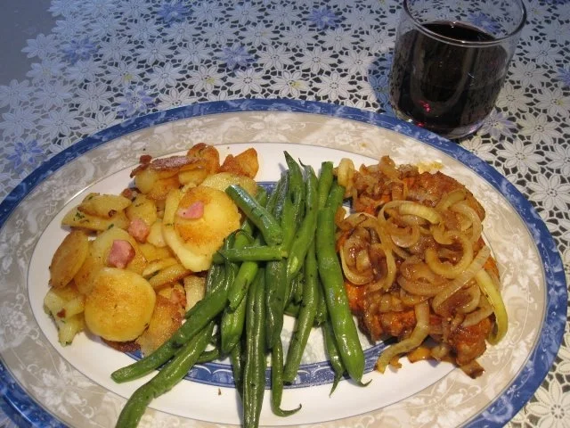 Bratkartoffeln, grüne Bohnen und Zwiebelsteaks - Rezept - Bild Nr. 6