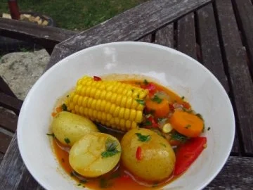 Maiskolben in aromatischem Sommergemüse - Rezept