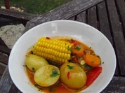 Rezept: Maiskolben in aromatischem Sommergemüse Maiskolben in aromatischem Sommergemüse - Rezept