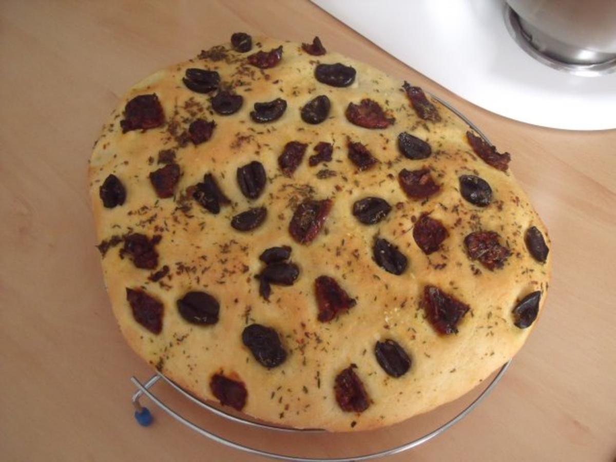 Bilder für Oliven Tomaten Focaccia - Rezept