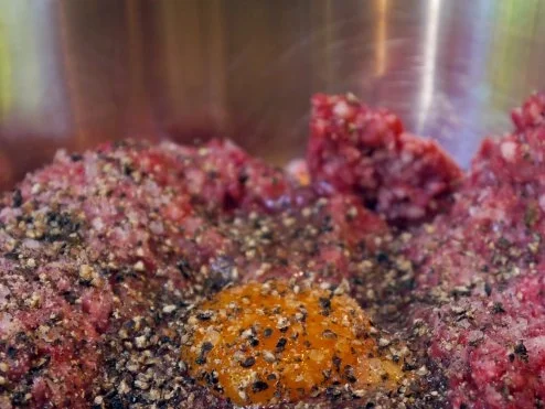 Hackbraten mit Paprika-Gemüse-Sauce - Rezept - Bild Nr. 2