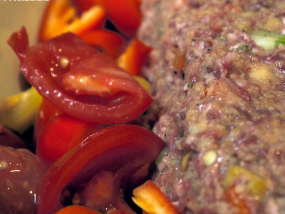 Hackbraten mit Paprika-Gemüse-Sauce - Rezept - kochbar.de