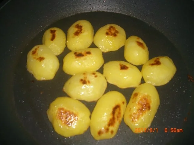 feine Kalbsteaks mit Gemüse und Bratkartoffeln - Rezept - Bild Nr. 2