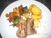 feine Kalbsteaks mit Gemüse und Bratkartoffeln - Rezept