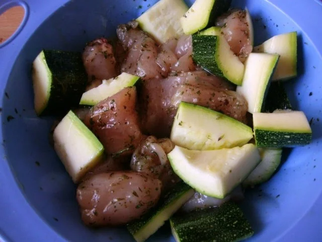 Rezept: Sommerliche Hähnchenspieße auf buntem Gemüse Bild Nr. 4 Sommerliche Hähnchenspieße auf buntem Gemüse - Rezept - Bild Nr. 4