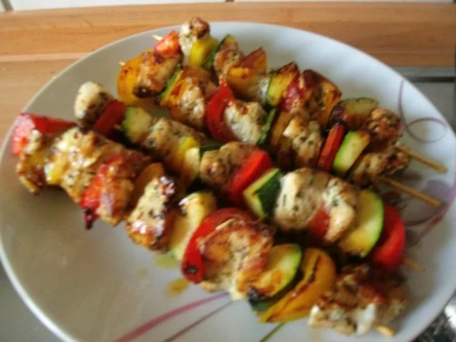 Rezept: Sommerliche Hähnchenspieße auf buntem Gemüse Bild Nr. 6 Sommerliche Hähnchenspieße auf buntem Gemüse - Rezept - Bild Nr. 6